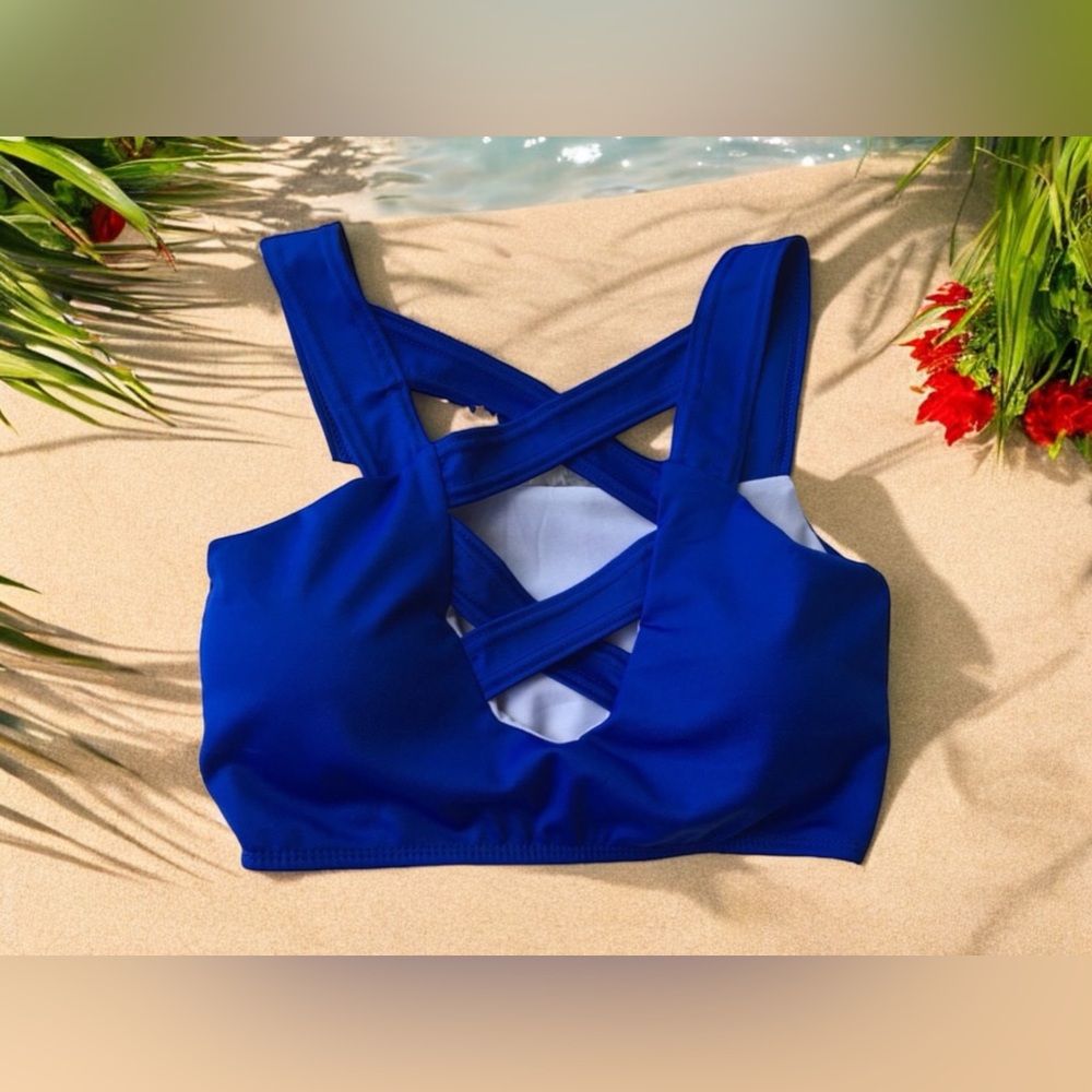⭐️ NWOT. Blue bikini top. Small. Stretchy. Lightweight. Breathable.